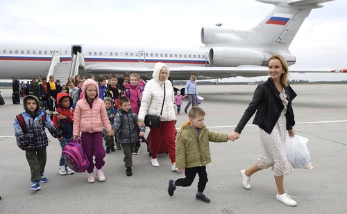 Орос руу нүүлгэн шилжүүлсэн хүүхдүүдийг төрөл төрөгсөдтэй нь уулзуулах тухай